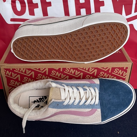 Vans Old Skool Stacked 
Pig Suede/Sherpa Multi Co
VNOA7Q5MMUL
WMNS Platforms - Picture 4 of 16